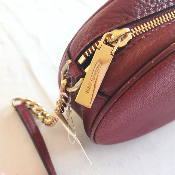 MK Michael Kors Ginny Medium Messenger Red - Picture 5 of 16